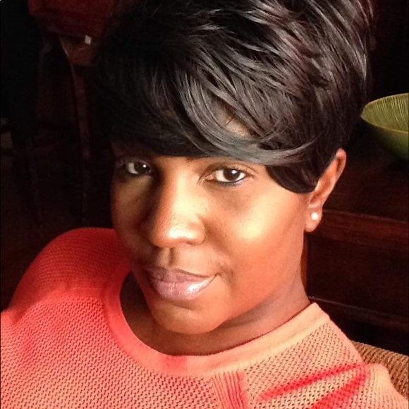 Meet your Posher, Tanya - Picture 1 of 2